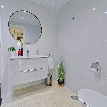 Apartment Contemporary, Luxury Living In The Location
