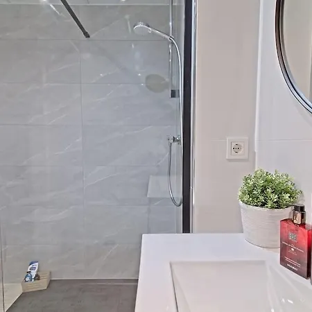 Contemporary, Luxury Living In The Location Daire Marbella