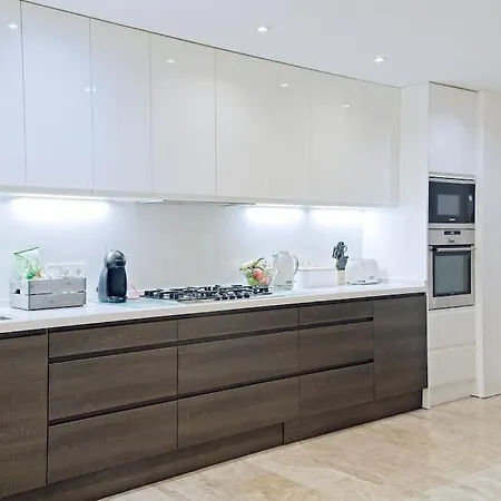 Daire Contemporary, Luxury Living In The Location *