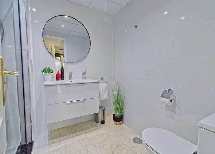 Апартаменты Contemporary, Luxury Living In The Location