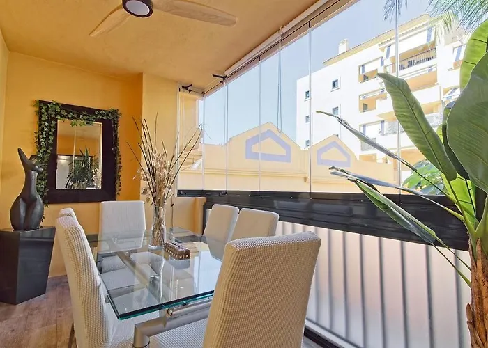 Апартаменты Contemporary, Luxury Living In The Location