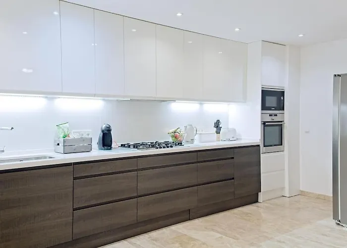 Апартаменты Contemporary, Luxury Living In The Location *