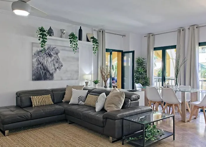 Contemporary, Luxury Living In The Location Апартаменты