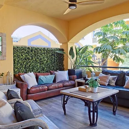 Apartment Contemporary, Luxury Living In The Location